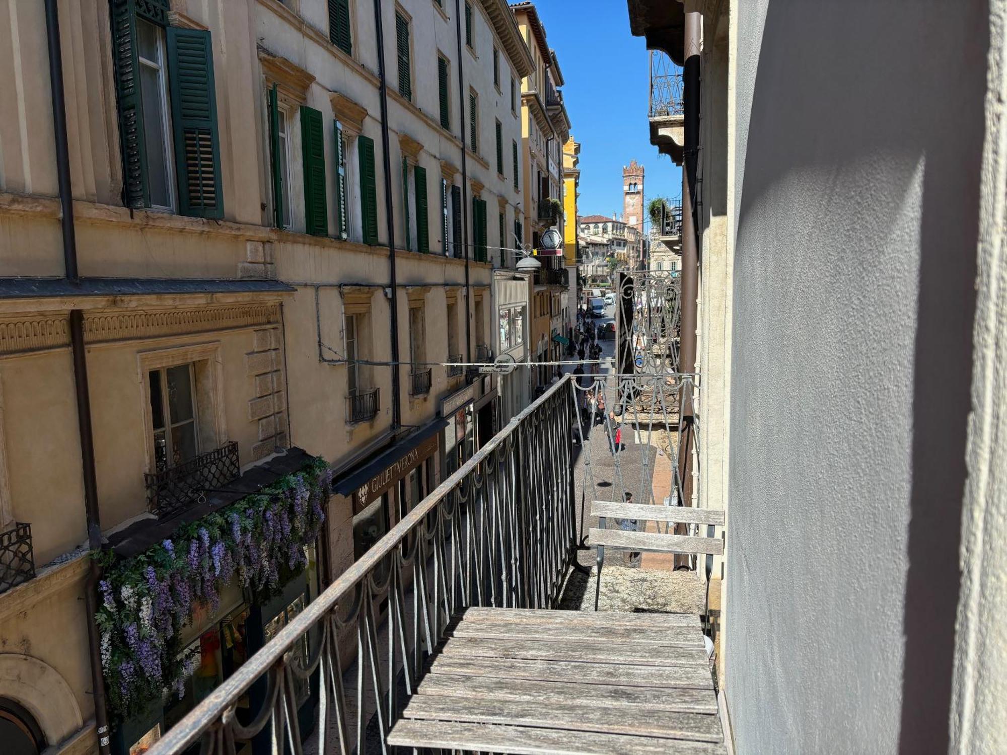 Veronajourneys Emilei Apartment Verona